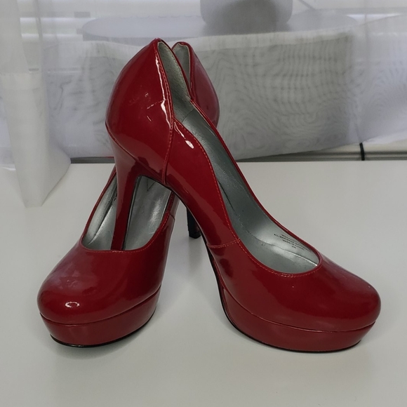 Guess Shoes - Guess stilettos platform pumps NWOT